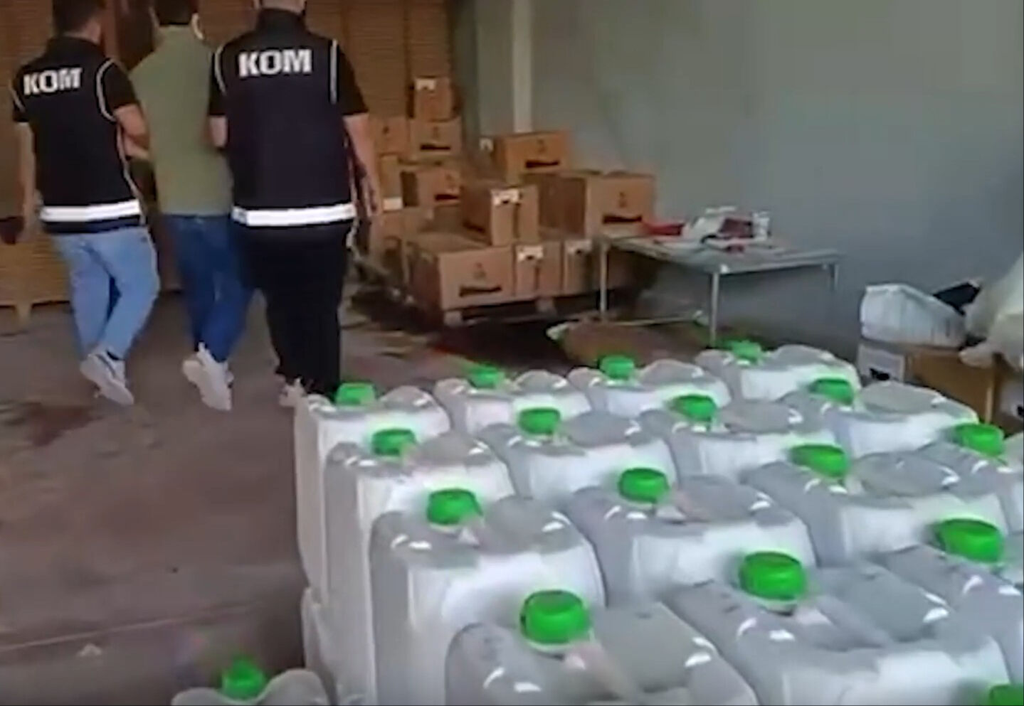 Manavgat Belediye Başkanı Kara'nın rüşvet deposu ifşa oldu! Külçe külçe altınlar, tomar tomar dövizler... Manavgat Belediye Başkanı Kara'nın rüşvet deposu ifşa oldu! Külçe külçe altınlar, tomar tomar dövizler... - 2. Resim