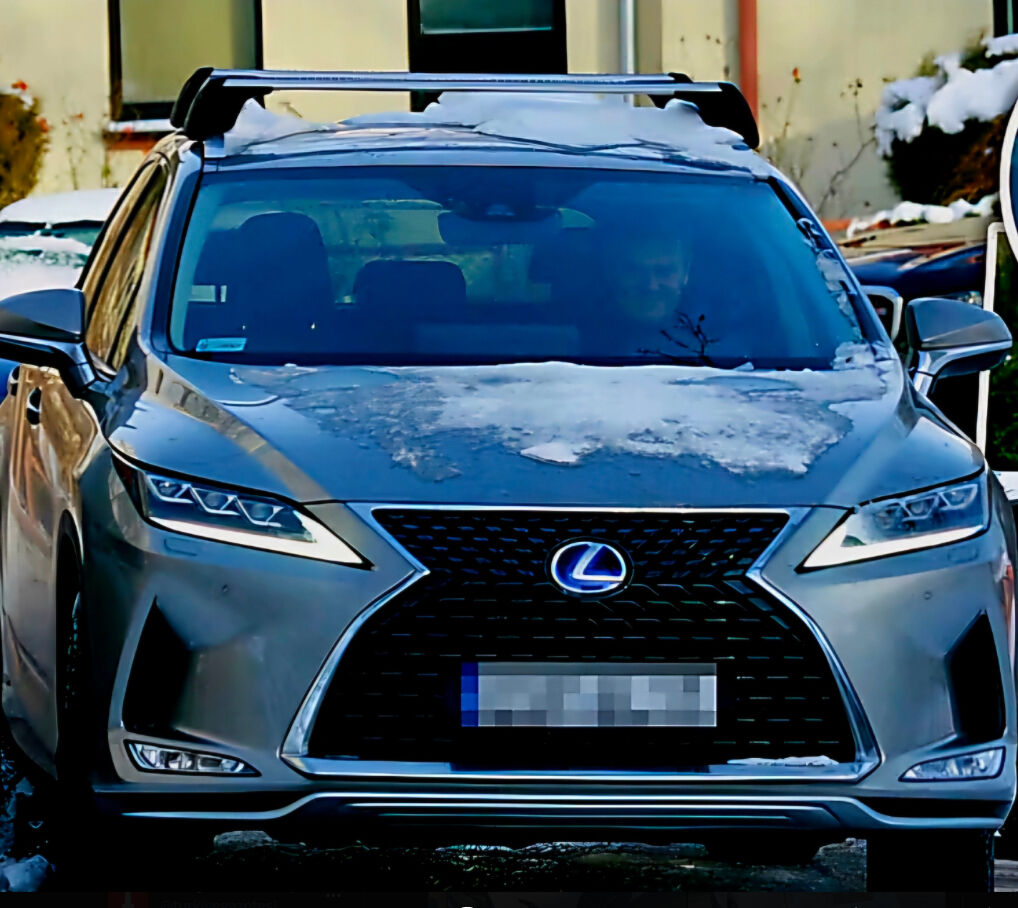 Polonya'da skandal hırsızlık! Başbakan Donald Tusk'un aracı çalındı Polonya'da ilginç hırsızlık! Başbakan Donald Tusk'un aracı çalındı - 1. Resim