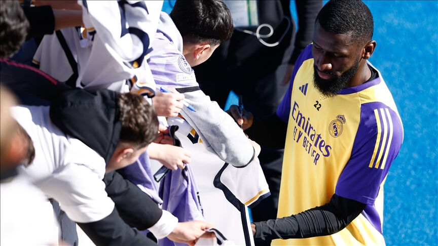 Real Madrid'e büyük şok: 3 ay forma giyemeyecek Real Madrid'e büyük şok: 3 ay forma giyemeyecek - 1. Resim