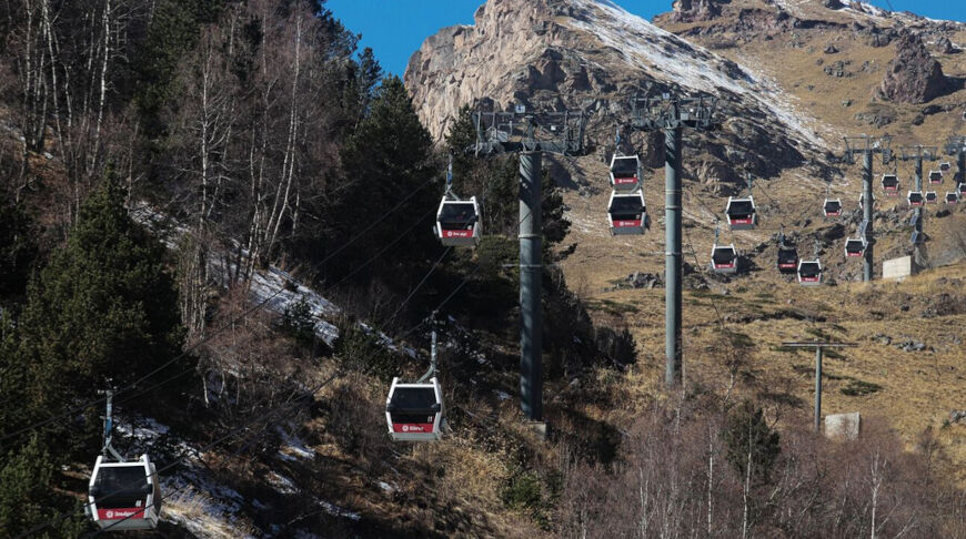 Rusya'da teleferik faciası: 2 ölü, en az 10 yaralı var Rusya'da teleferik faciası: 2 ölü, en az 10 yaralı var - 1. Resim