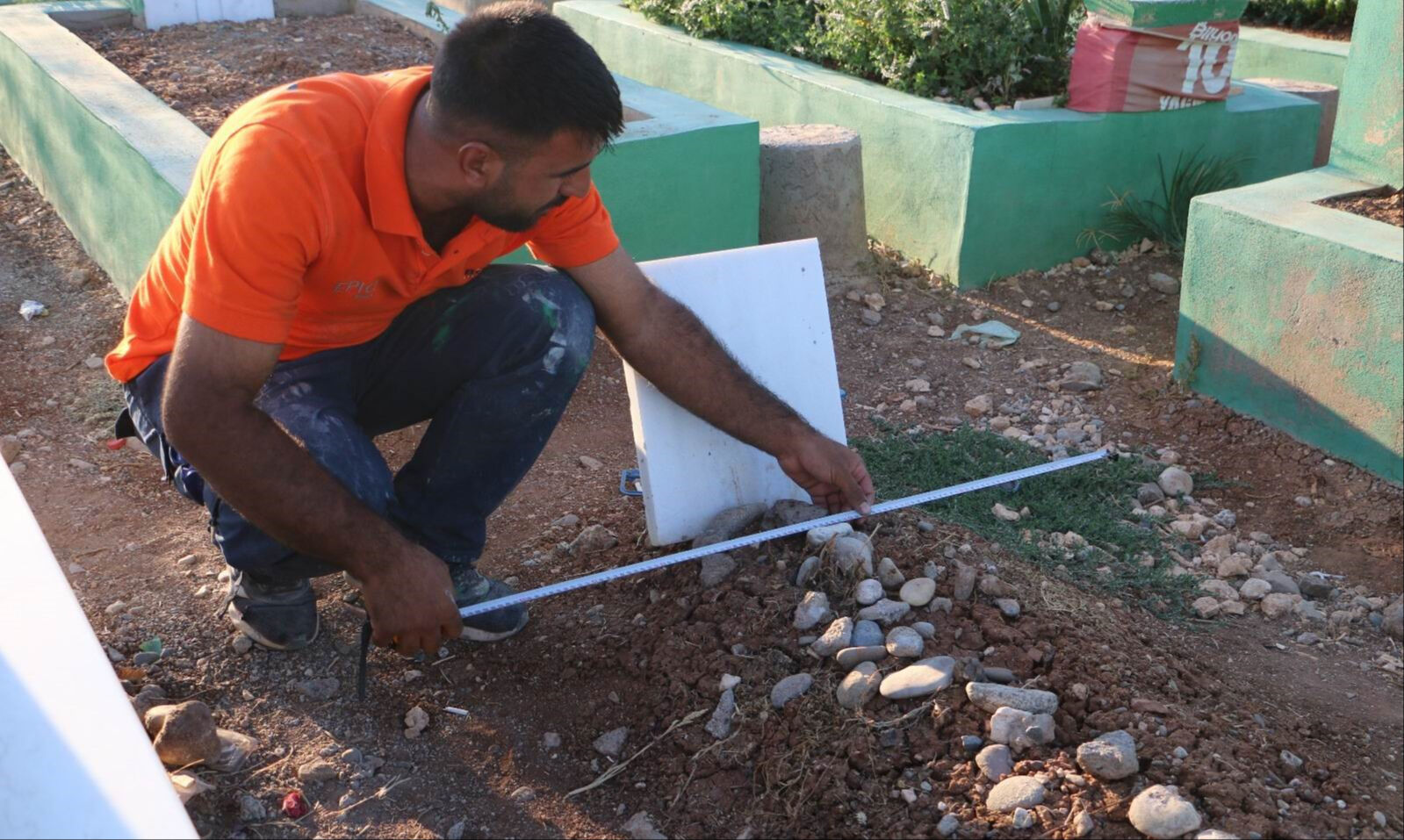 Yüzlerce büyüyü imha ettiler! Mezarlıklarda buldukları ustayı isyan ettirdi Yüzlerce büyüyü imha ettiler! Mezarlıklarda buldukları ustayı isyan ettirdi - 8. Resim