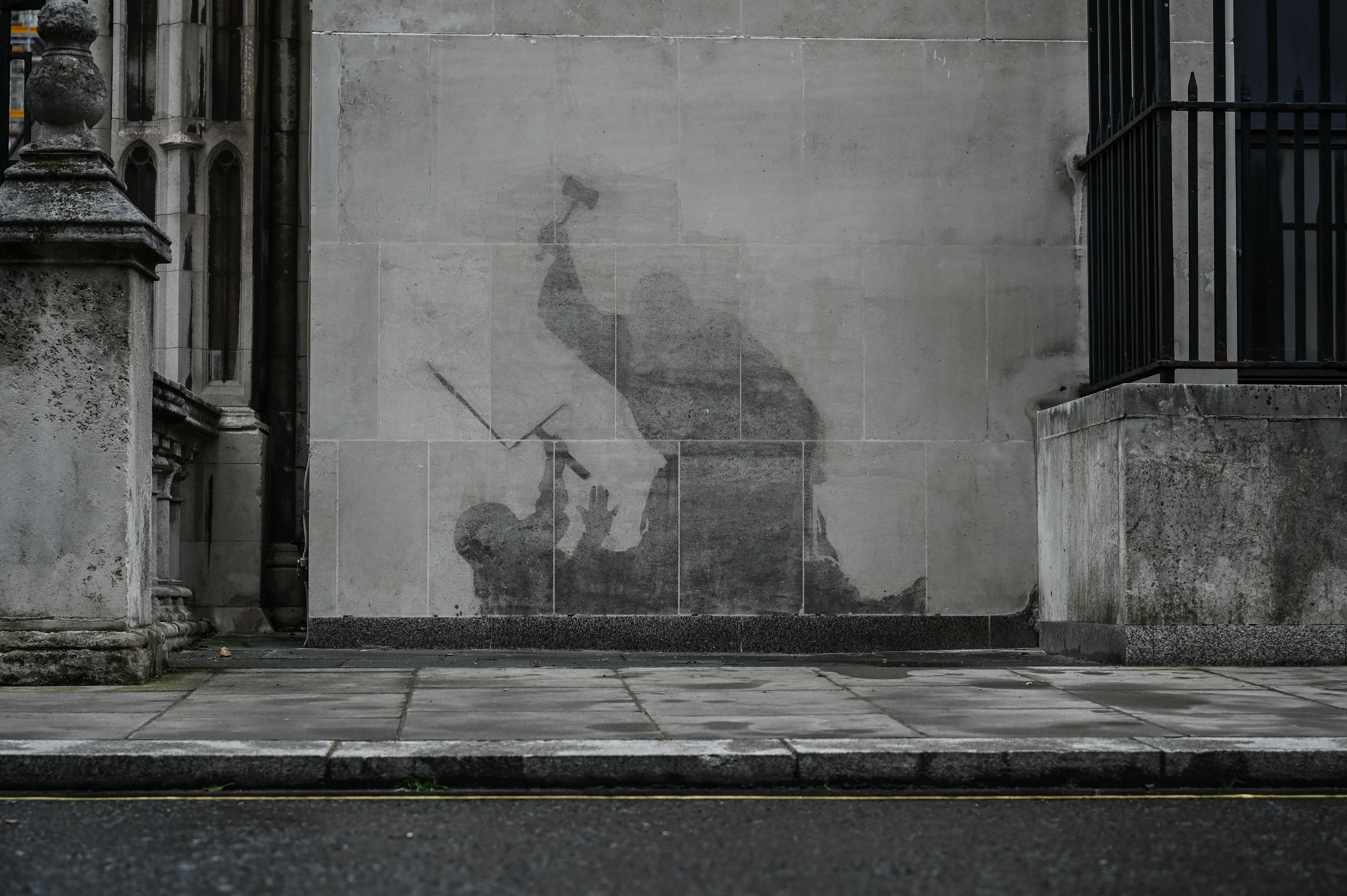 Banksy’nin son eseri tarihe takıldı! Banksy’nin son eseri tarihe takıldı! - 2. Resim