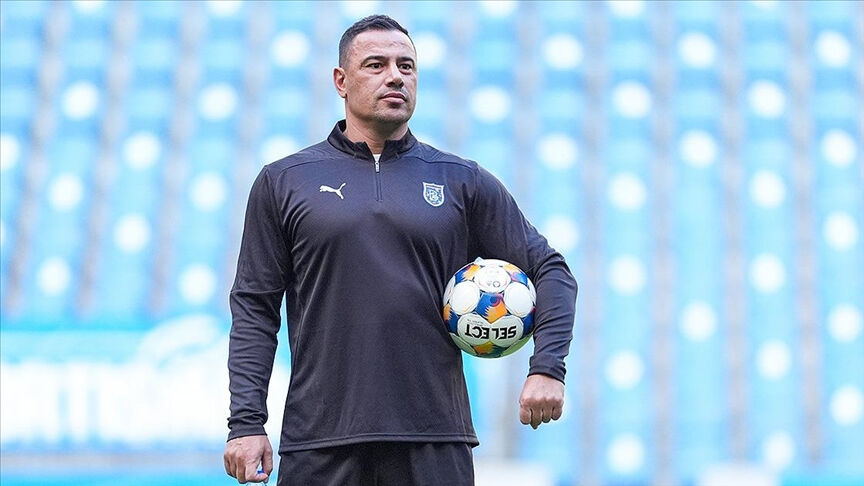 Başakşehir'den resmi açıklama: Yeni teknik direktör belli oldu Başakşehir'den resmi açıklama: Yeni teknik direktör belli oldu - 2. Resim