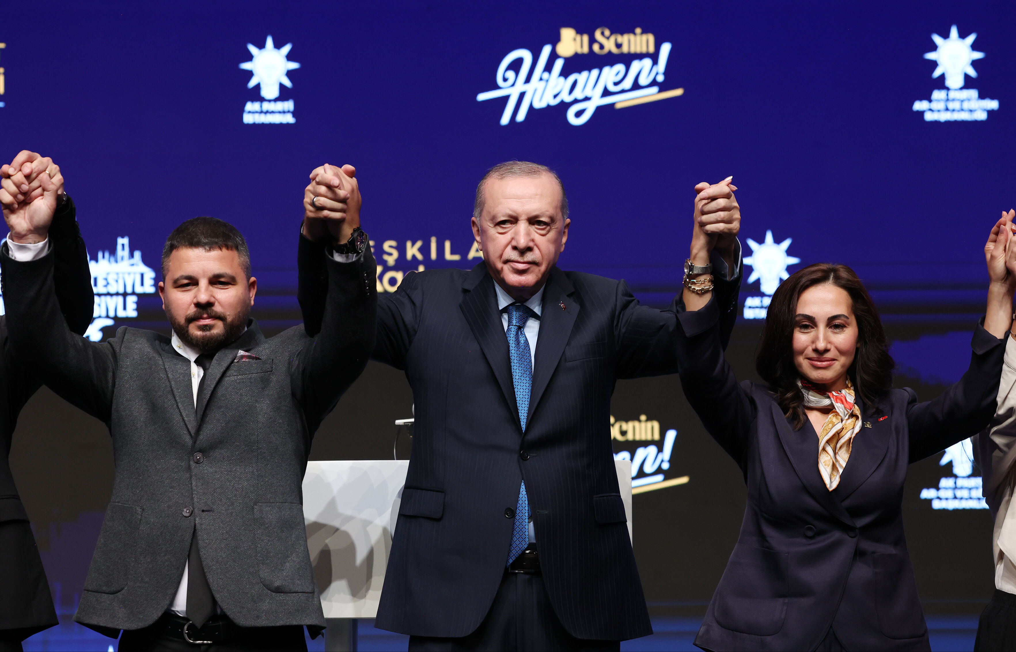 Beykoz Belediye Başkan Vekili Özlem Vural Gürzel AK Parti'de! Rozetini Erdoğan taktı Beykoz Belediye Başkan Vekili Özlem Vural Gürzel AK Parti'de! Rozetini Erdoğan taktı - 1. Resim