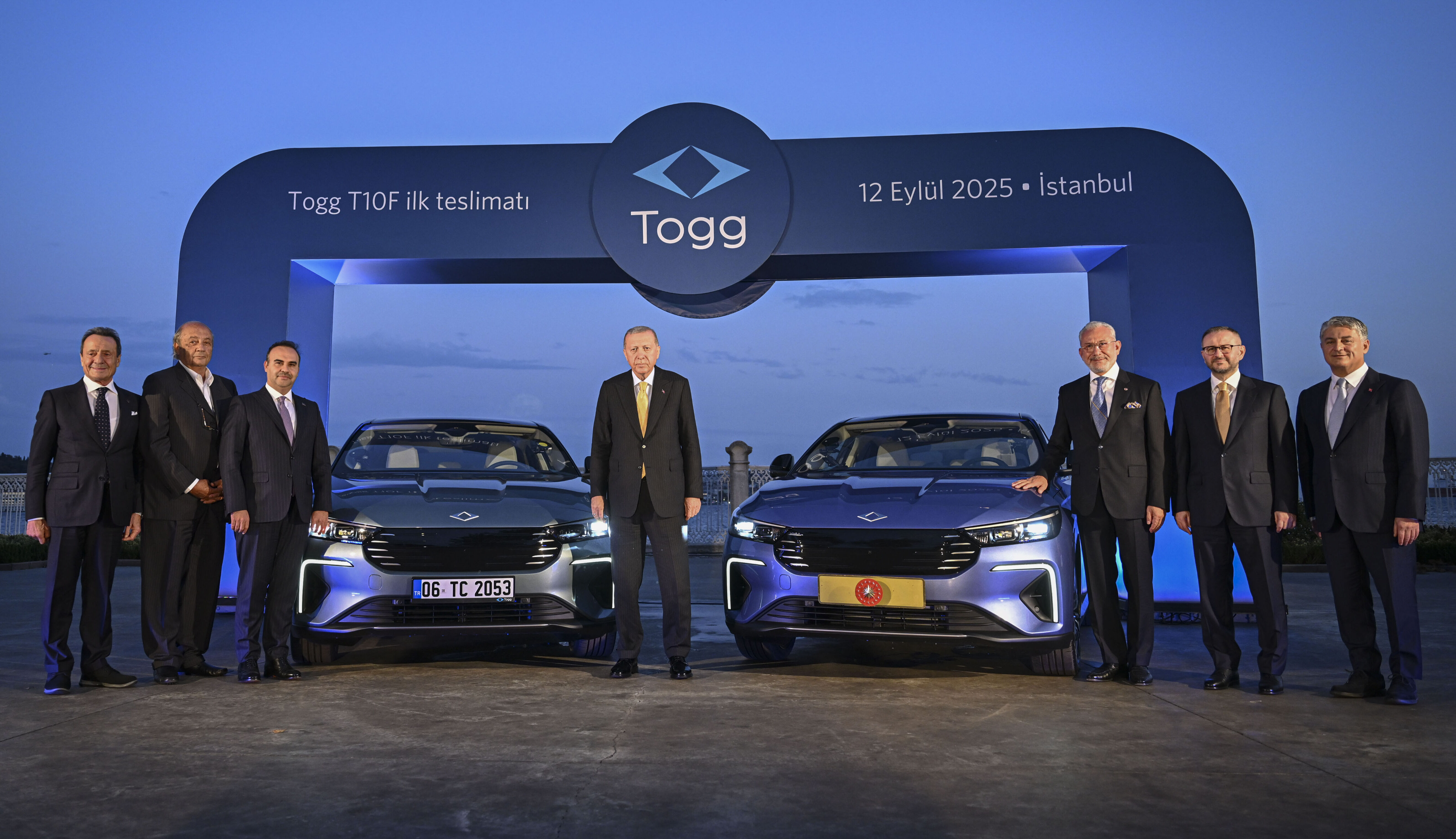 Cumhurbaşkanı Erdoğan direksiyona geçti! Togg'un yeni modeli T10F tam puan aldı Cumhurbaşkanı Erdoğan direksiyona geçti! Togg'un yeni modeli T10F tam puan aldı - 2. Resim