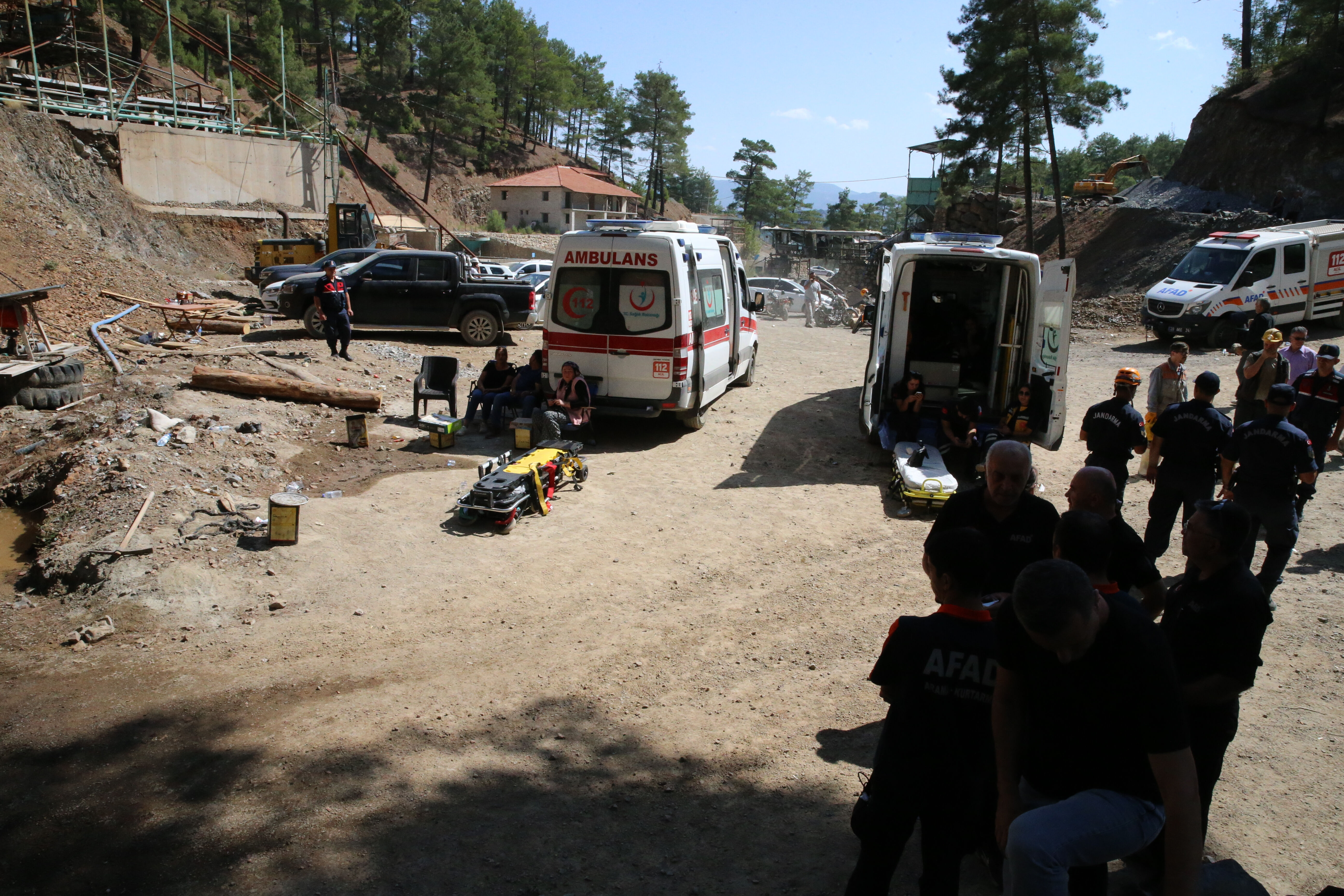 Denizli'de maden ocağında göçük! 2 işçi henüz kurtarılamadı - 1. Resim