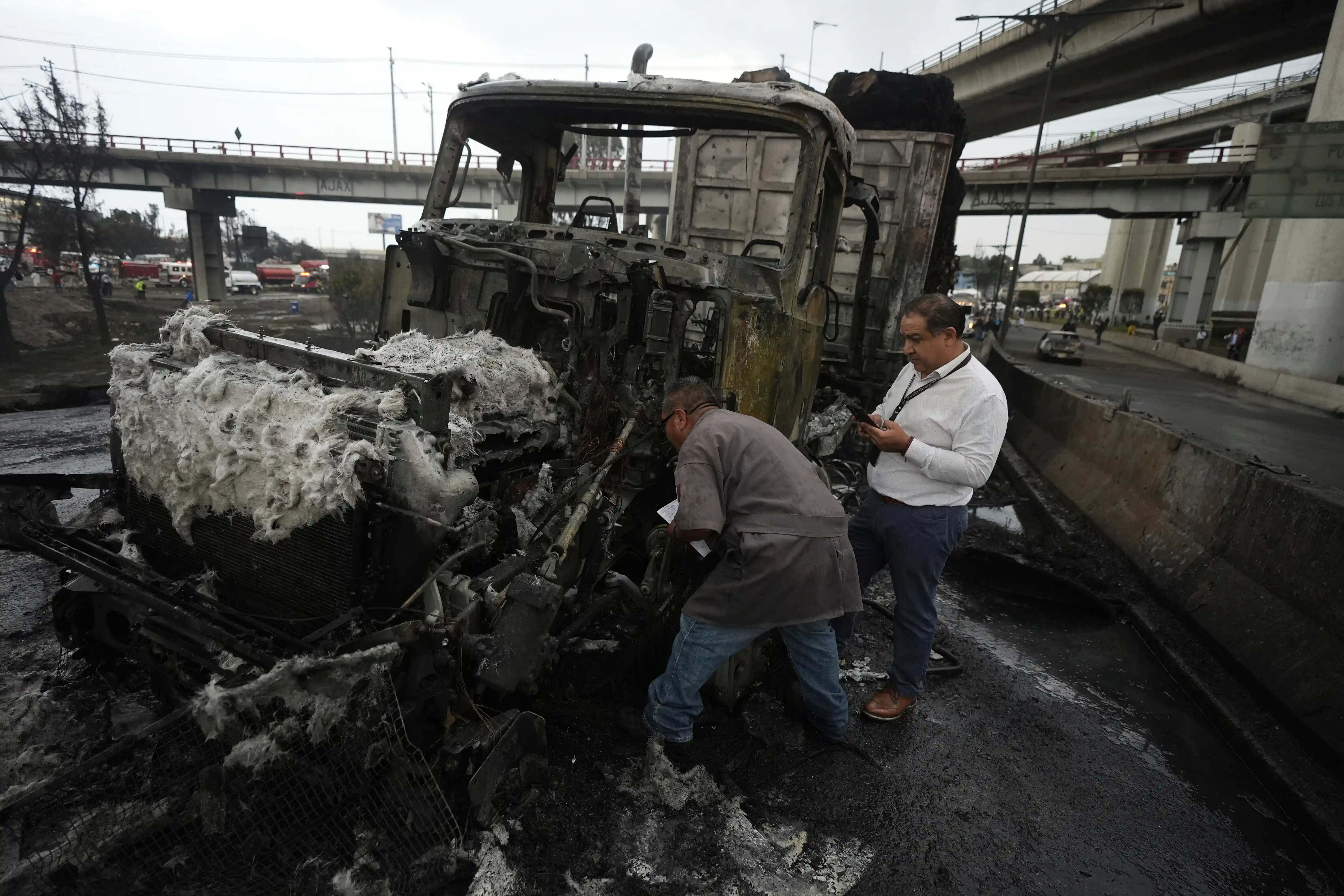Gaz tankeri felaketinde ölü sayısı artıyor! Meksika'da kabus gibi olay Gaz tankeri felaketinde ölü sayısı artıyor! Meksika'da kabus gibi olay - 1. Resim