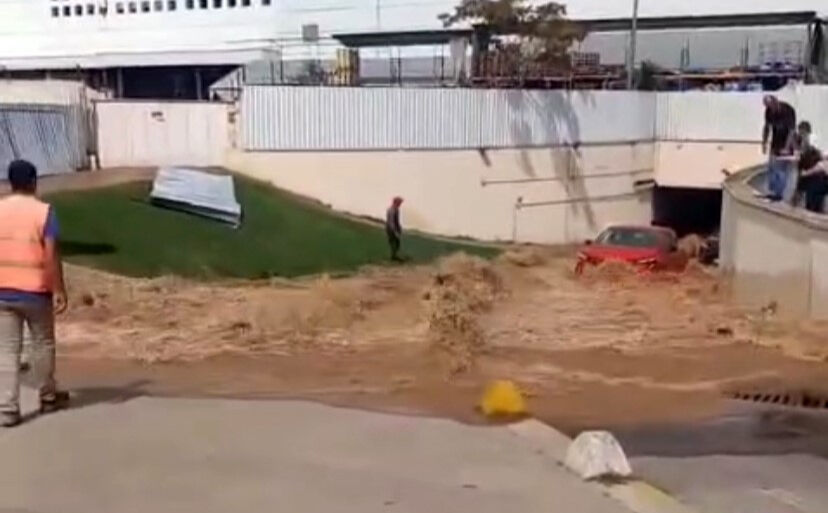 Kadıköy'de AVM otoparkında büyük panik! Herkes aracına koştu - 1. Resim