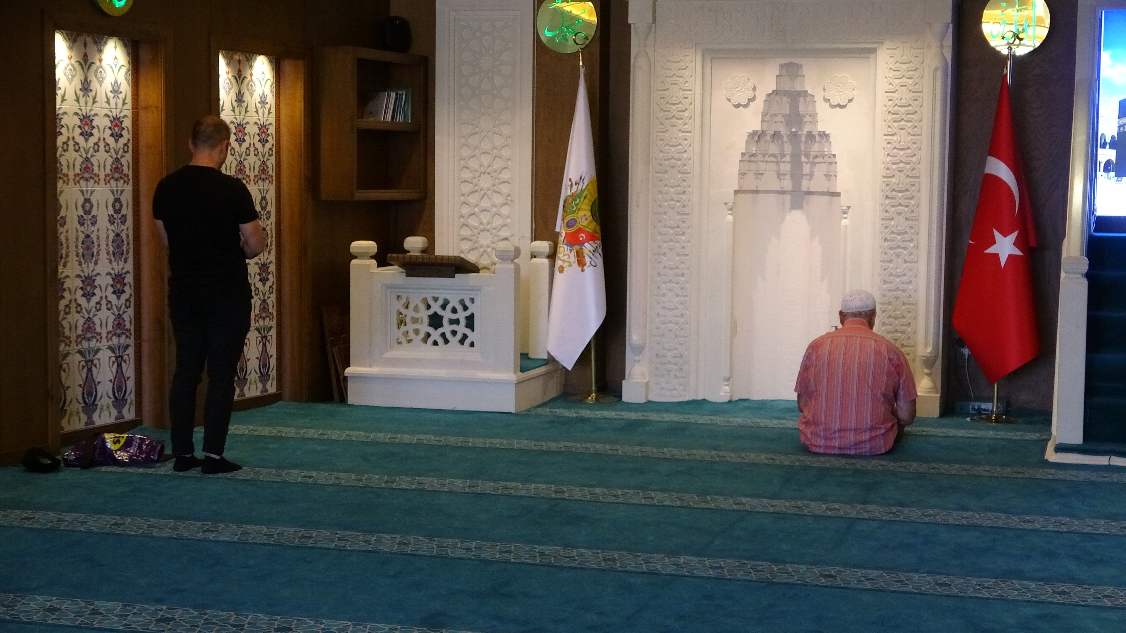 Karadeniz'de şaşırtmayan olay! 6. kattaki camiye, mağazanın içinden çıkıyorlar Karadeniz'de şaşırtmayan olay! 6. kattaki camiye, mağazanın içinden çıkıyorlar - 2. Resim