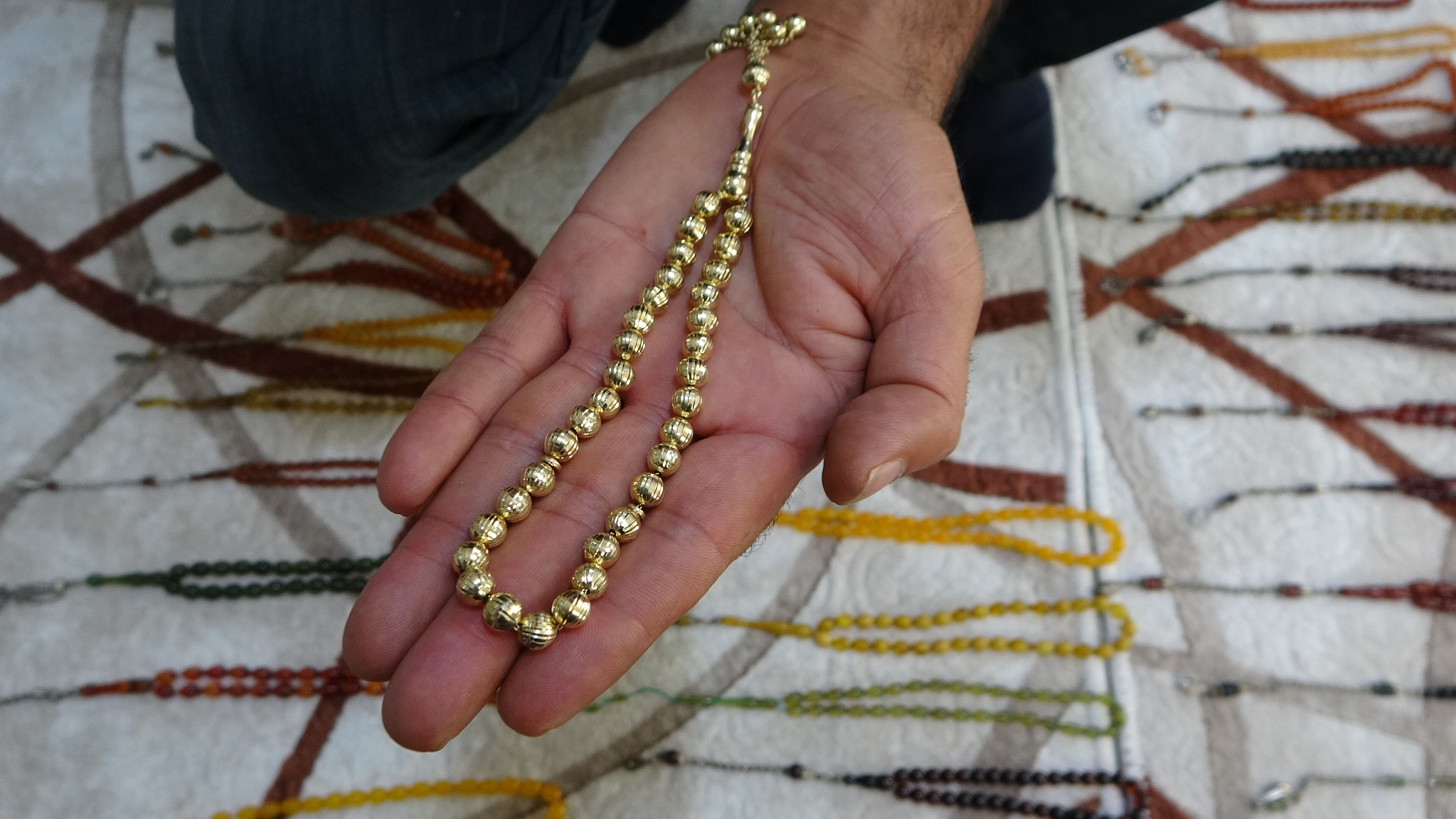 Malatyalı muhtarın 4 milyonluk tespih koleksiyonu! Hepsine gözü gibi bakıyor Malatyalı muhtarın 4 milyonluk tespih koleksiyonu! Hepsine gözü gibi bakıyor - 1. Resim