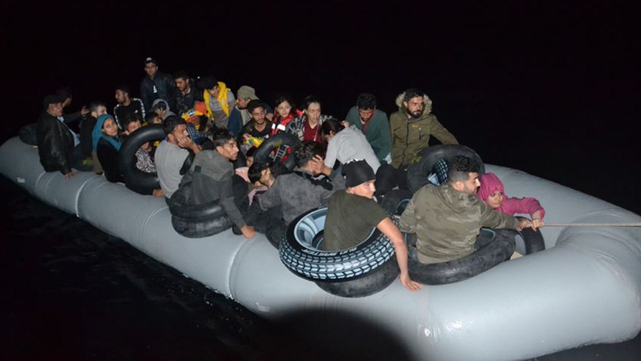 Muğla açıklarında 74 düzensiz göçmen kurtarıldı Muğla açıklarında 74 düzensiz göçmen kurtarıldı