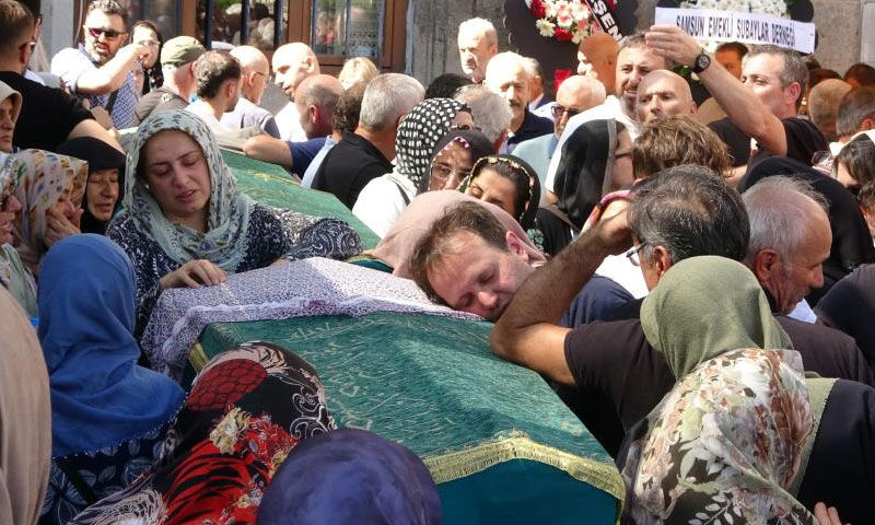 Otomobilin Kızılırmak'a uçtuğu kazada acı veda! Babanın feryadı yürek dağladı Otomobilin Kızılırmak'a uçtuğu kazada acı veda! Babanın feryadı yürek dağladı - 4. Resim