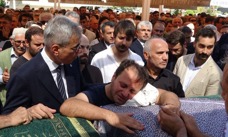 Otomobilin Kızılırmak'a uçtuğu kazada acı veda! Babanın feryadı yürek dağladı Otomobilin Kızılırmak'a uçtuğu kazada acı veda! Babanın feryadı yürek dağladı - 3. Resim