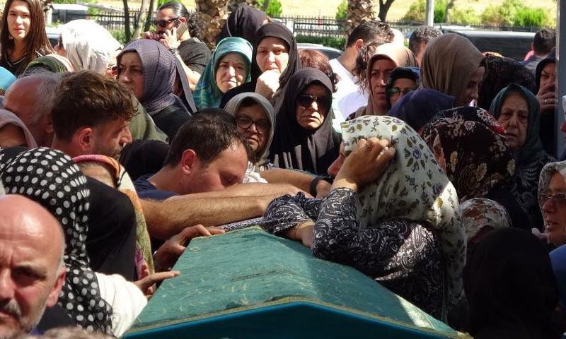 Otomobilin Kızılırmak'a uçtuğu kazada acı veda! Babanın feryadı yürek dağladı Otomobilin Kızılırmak'a uçtuğu kazada acı veda! Babanın feryadı yürek dağladı - 8. Resim