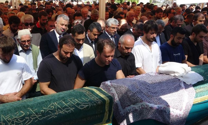 Otomobilin Kızılırmak'a uçtuğu kazada acı veda! Babanın feryadı yürek dağladı Otomobilin Kızılırmak'a uçtuğu kazada acı veda! Babanın feryadı yürek dağladı - 9. Resim