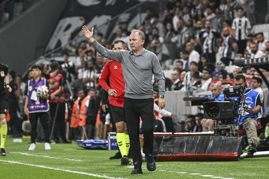 Sergen Yalçın'dan galibiyet sonrası itiraf: Kolay değil Sergen Yalçın'dan galibiyet sonrası itiraf: Kolay değil - 1. Resim