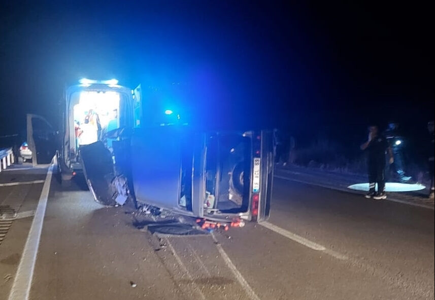 Sivas'ta zincirleme kaza: 10 kişi yaralandı Sivas'ta zincirleme kaza: 10 kişi yaralandı - 1. Resim