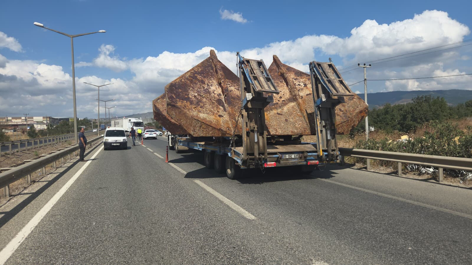 Yolcu otobüsü gemi çapasına çarptı! Yaralılar var Yolcu otobüsü gemi çapasına çarptı! Yaralılar var - 1. Resim