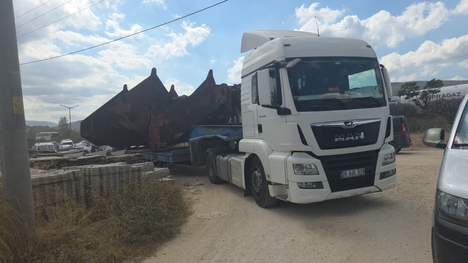 Yolcu otobüsü gemi çapasına çarptı! Yaralılar var Yolcu otobüsü gemi çapasına çarptı! Yaralılar var - 2. Resim