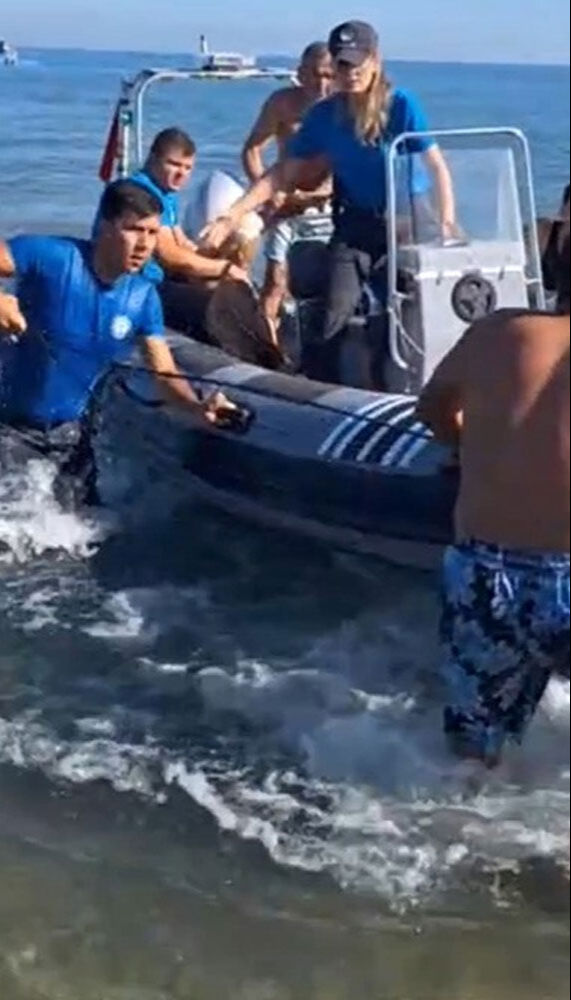 Yüzerken başına geldi! Denizde felaketin eşiğinden döndü Yüzerken başına geldi! Denizde felaketin eşiğinden döndü - 1. Resim