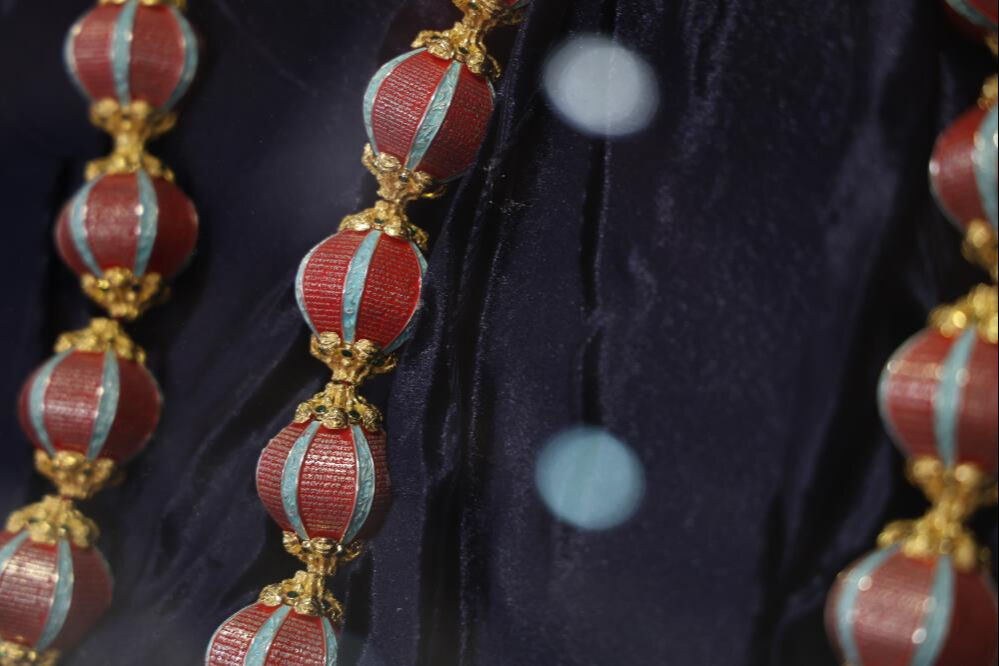 8 kişi 14 ayda yaptı! Kur'an-ı Kerim'in 604 sayfasını nakşettiler... Paha biçilemiyor - 1. Resim