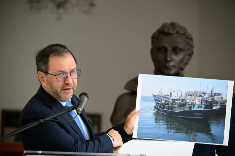 ABD Donanması Venezuela teknesine baskın düzenledi! 9 balıkçı alıkondu ABD Donanması Venezuela teknesine baskın düzenledi! 9 balıkçı alıkondu - 1. Resim