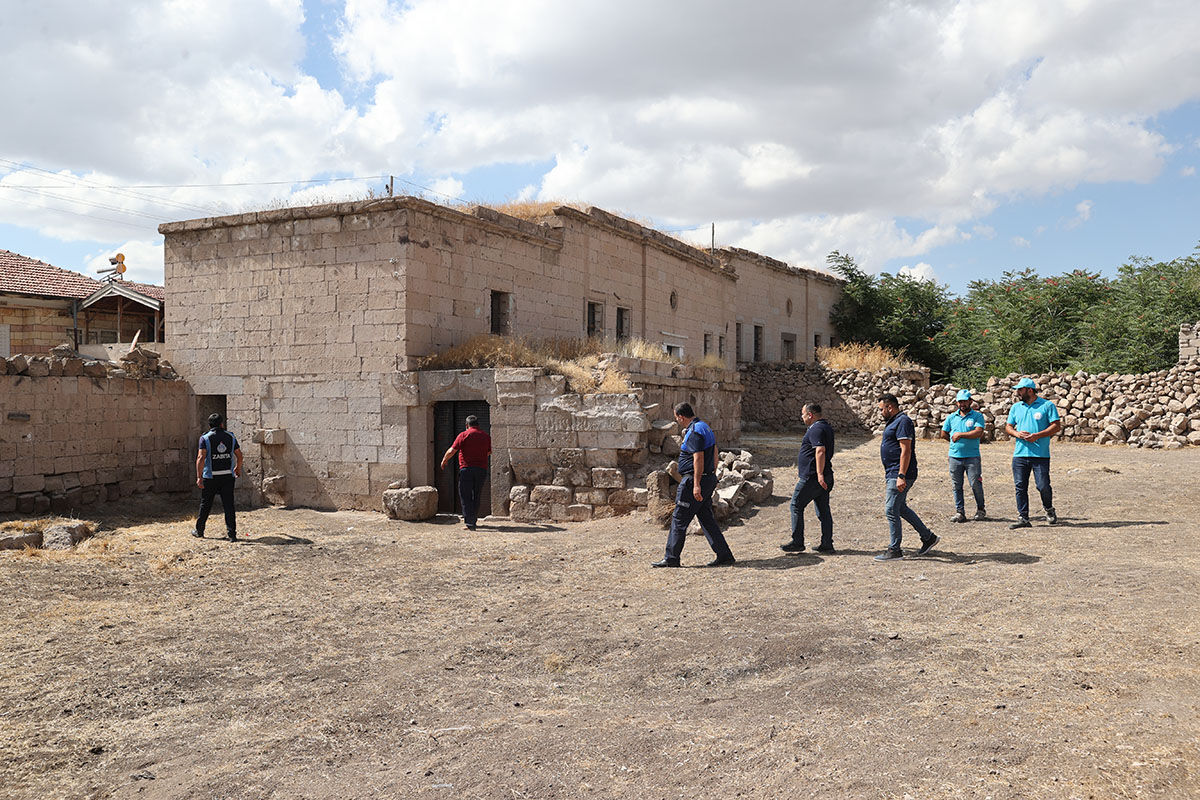 Bulunduğunda çöplüktü! Asırlarca akıl hastanesi olarak kullanılan tarihi manastır turizme kazandırılacak Bulunduğunda çöplüktü! Asırlarca akıl hastanesi olarak kullanılan tarihi manastır turizme kazandırılacak - 4. Resim