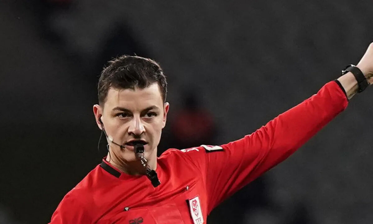 Fenerbahçe-Trabzonspor maçı hakemi Ozan Ergün kimdir, hangi maçları yönetti? VAR hakemi Davut Dakul Çelik oldu! Fenerbahçe-Trabzonspor maçı hakemi Ozan Ergün kimdir, hangi maçları yönetti? VAR hakemi Davut Dakul Çelik oldu! - 1. Resim