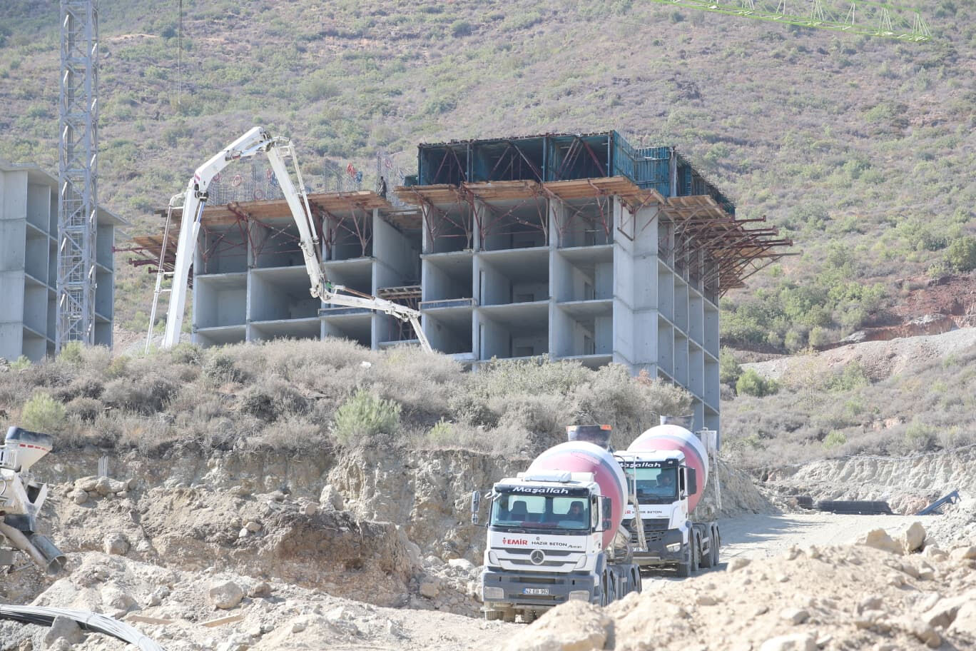 Hatay'da asrın felaketinin yaraları sarılıyor! Ticaret merkezi ve 364 konutta tam gaz Hatay'da asrın felaketinin yaraları sarılıyor! Ticaret merkezi ve 364 konutta tam gaz - 2. Resim