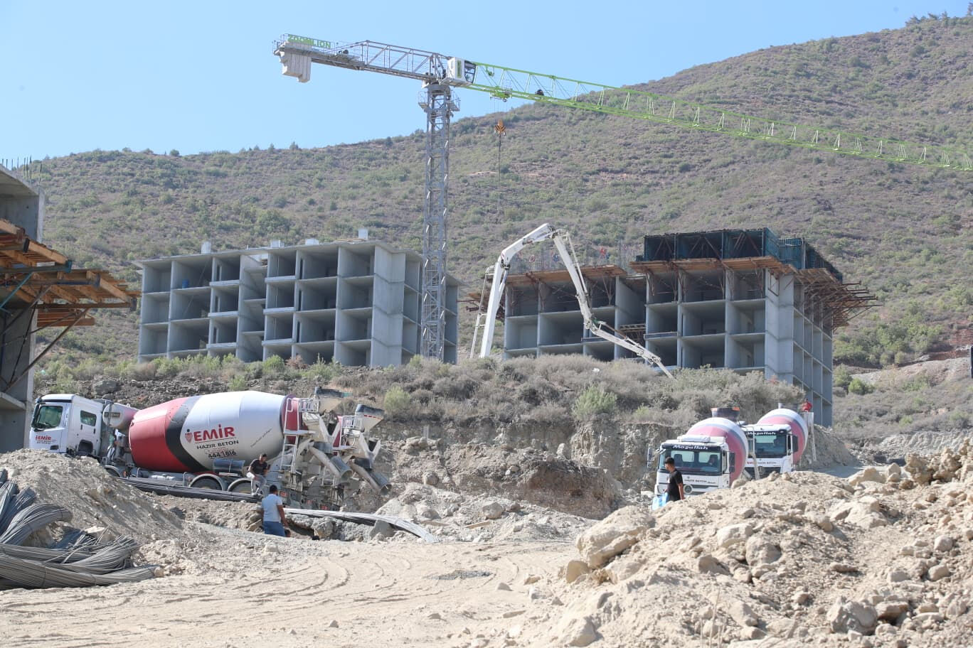 Hatay'da asrın felaketinin yaraları sarılıyor! Ticaret merkezi ve 364 konutta tam gaz Hatay'da asrın felaketinin yaraları sarılıyor! Ticaret merkezi ve 364 konutta tam gaz - 1. Resim