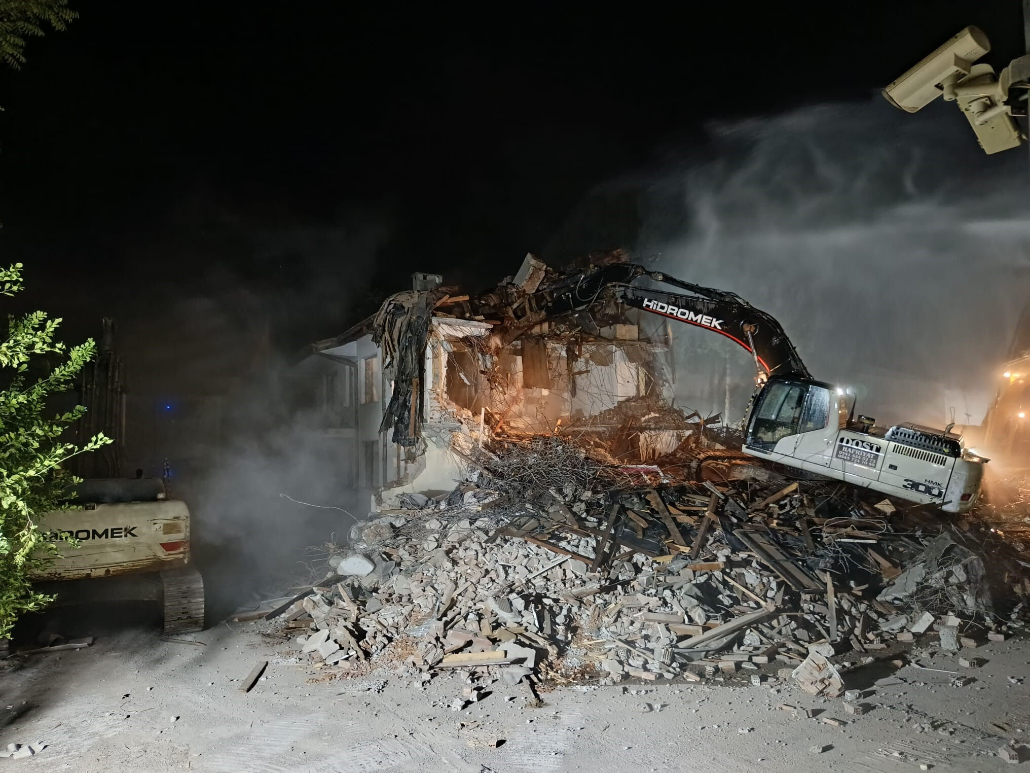 Kapatılan Antalya Arkeoloji Müzesi yıkıldı! 100 bine yakın tarihi eser depolarda Kapatılan Antalya Arkeoloji Müzesi yıkıldı! 100 bine yakın tarihi eser depolarda - 1. Resim