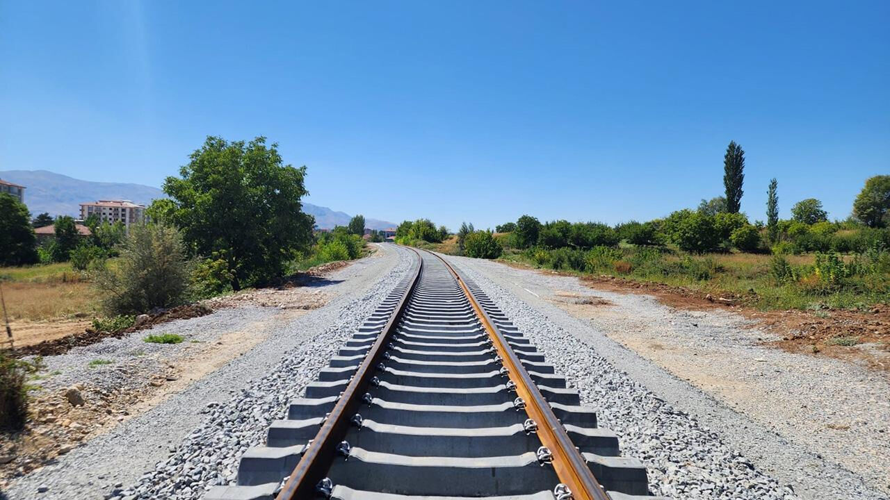 Maliyet ve süre düşecek! Malatya-Gölbaşı-Narlı-Nurdağı hattı yarın açılıyor Maliyet ve süre düşecek! Malatya-Gölbaşı-Narlı-Nurdağı hattı yarın açılıyor - 1. Resim