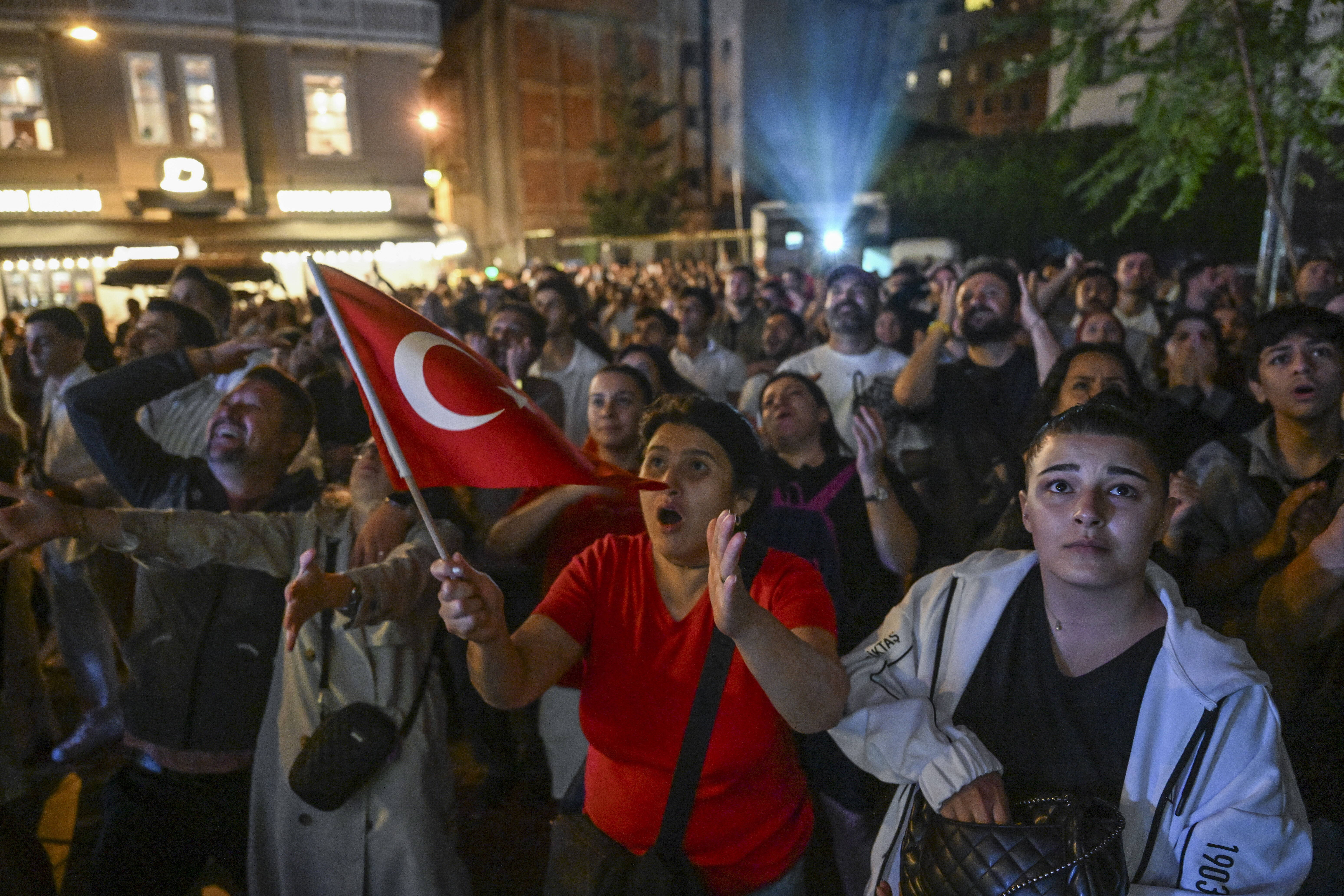 Meydanlarda milli heyecan! Yüz binler Türkiye-Almanya finalini izledi - 9. Resim