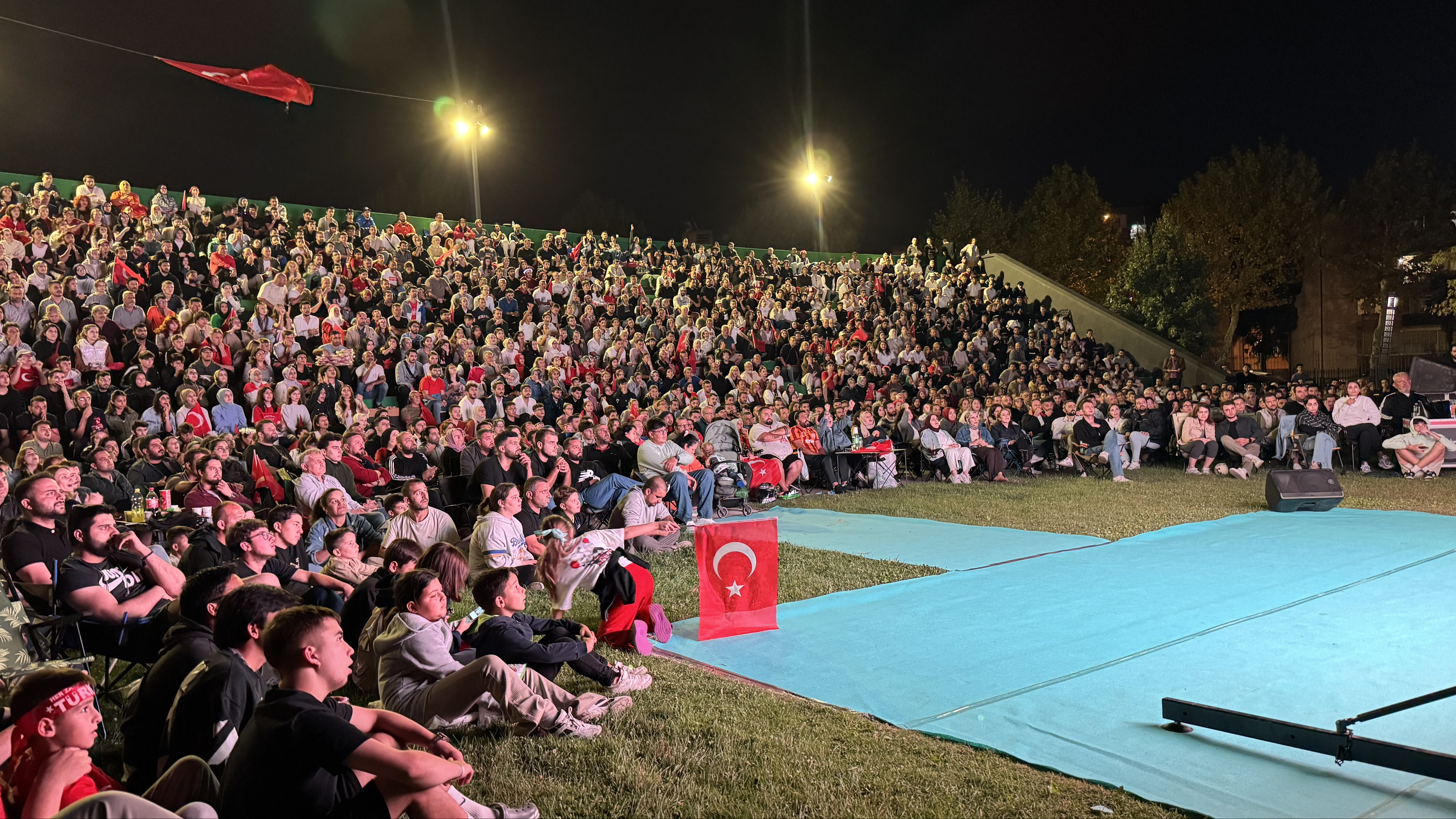 Meydanlarda milli heyecan! Yüz binler Türkiye-Almanya finalini izledi - 7. Resim