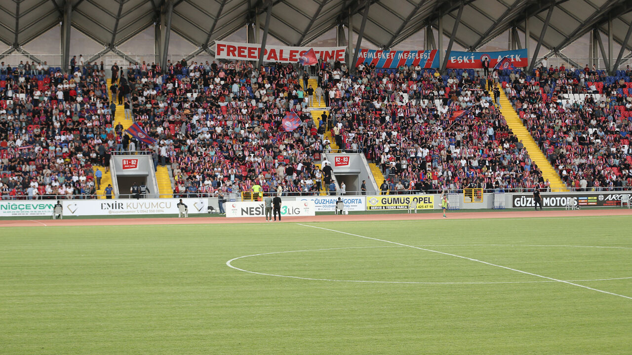 Niğde'de 7 bin 500 kişilik modern stat hizmete girdi Niğde'de 7 bin 500 kişilik modern stat hizmete girdi - 1. Resim