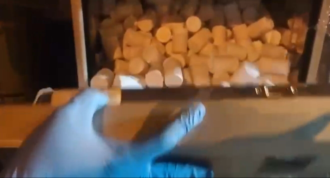 Taşınma görünümlü uyuşturucu sevkiyatı! Bulaşık makinesini açan ekipler şaşkına döndü Taşınma görünümlü uyuşturucu sevkiyatı! Bulaşık makinesini açan ekipler şaşkına döndü - 2. Resim