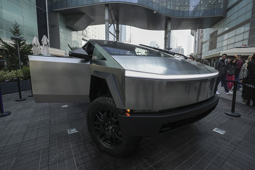 Tesla, Cybertruck modelinin arkadan itişli versiyonunun üretimini durdurdu! Türkiye'de de satılıyordu - 2. Resim