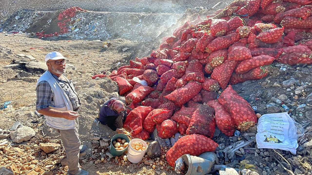 Tonlarca ürün var, kime ait belli değil! Gören şaşkına döndü, evine götüren götürene - 1. Resim