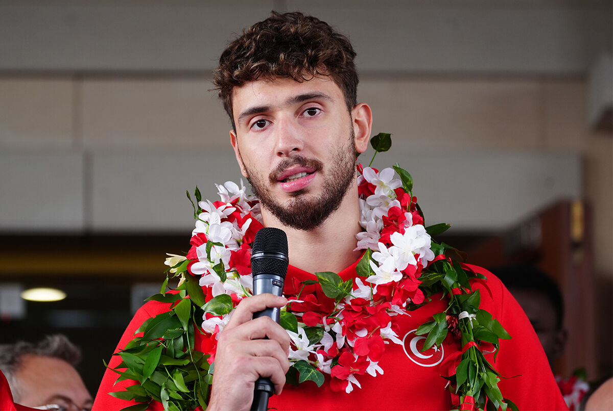 12 Dev Adam yurda döndü! Avrupa ikincisi Milli Takım'a coşkulu karşılama 12 Dev Adam yurda döndü! Avrupa ikincisi Milli Takım'a coşkulu karşılama - 5. Resim