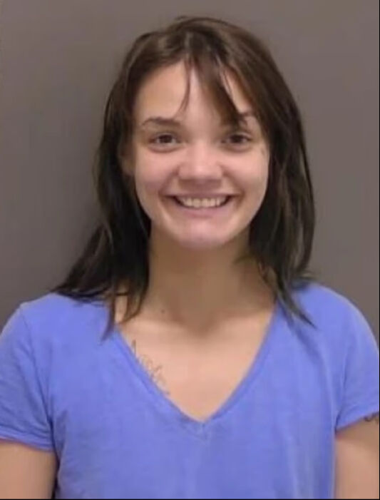 ABD'de kız arkadaş dehşeti! Uykusunda baltayla saldırdı: Odun kırdığını düşündüm ABD'de kan donduran olay! Erkek arkadaşına baltayla saldırdı: Odun kırdığını düşündüm - 1. Resim