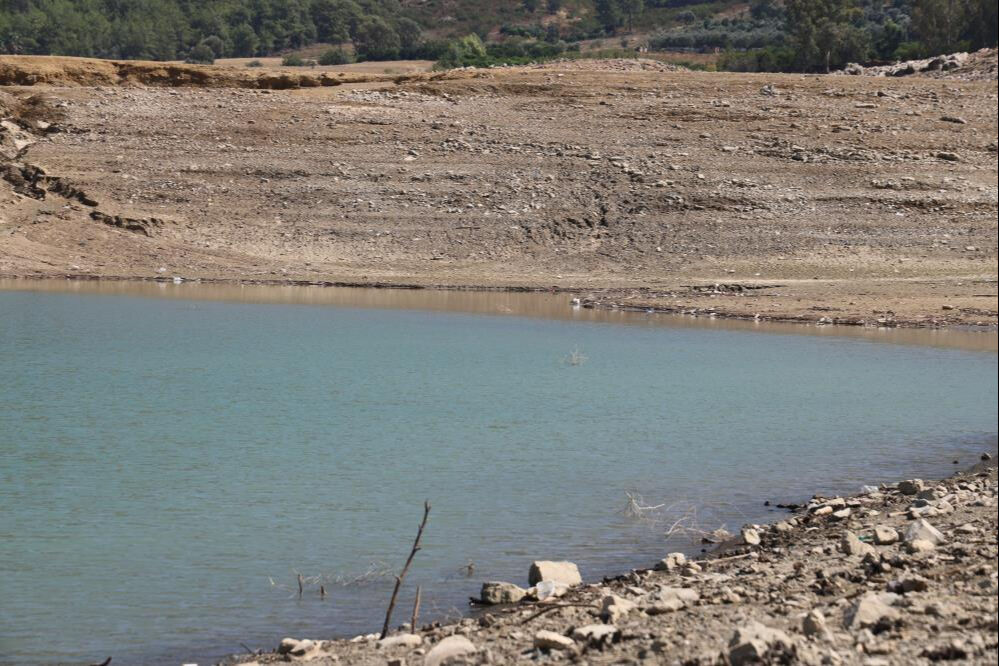 Adana'da ilginç görüntü! Kuruyan baraja voleybol filesi kurdular Adana'da ilginç görüntü! Kuruyan baraja voleybol filesi kurdular - 4. Resim