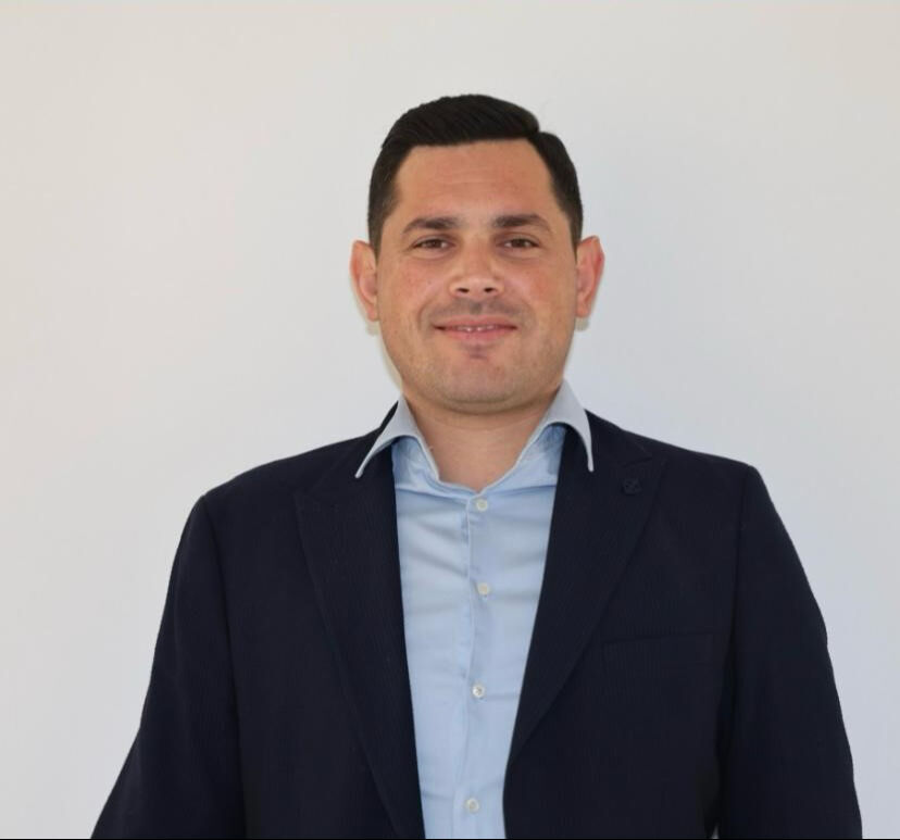 Antalya'da ayrılık rüzgarı! Aksu Belediyesi'nde CHP'li 3 başkan yardımcısı peş peşe istifa etti Antalya'da ayrılık rüzgarı! Aksu Belediyesi'nde CHP'li 3 başkan yardımcısı peş peşe istifa etti - 1. Resim