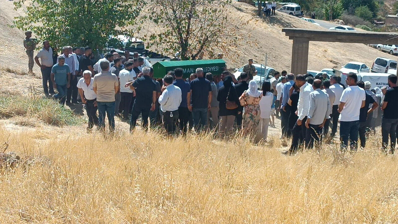 Bir aileyi yok eden saldırıda 24 gözaltı! Cenazedeki detay dikkat çekti - 3. Resim