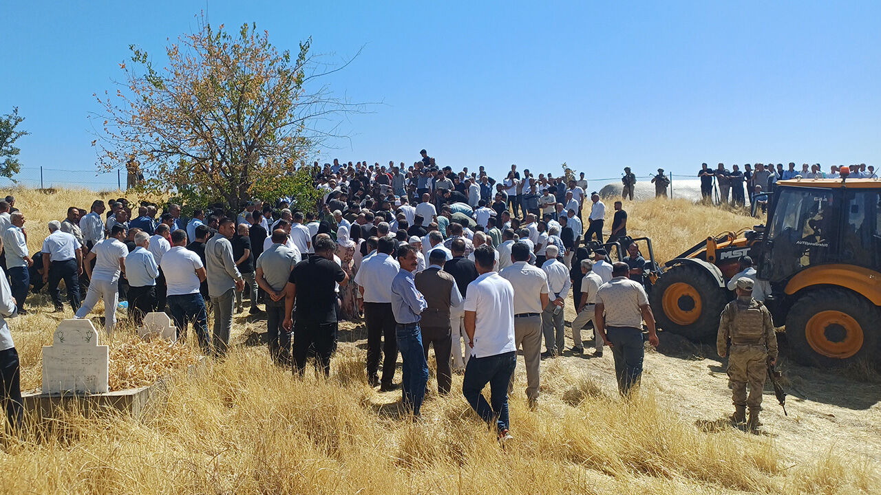Bir aileyi yok eden saldırıda 24 gözaltı! Cenazedeki detay dikkat çekti - 2. Resim