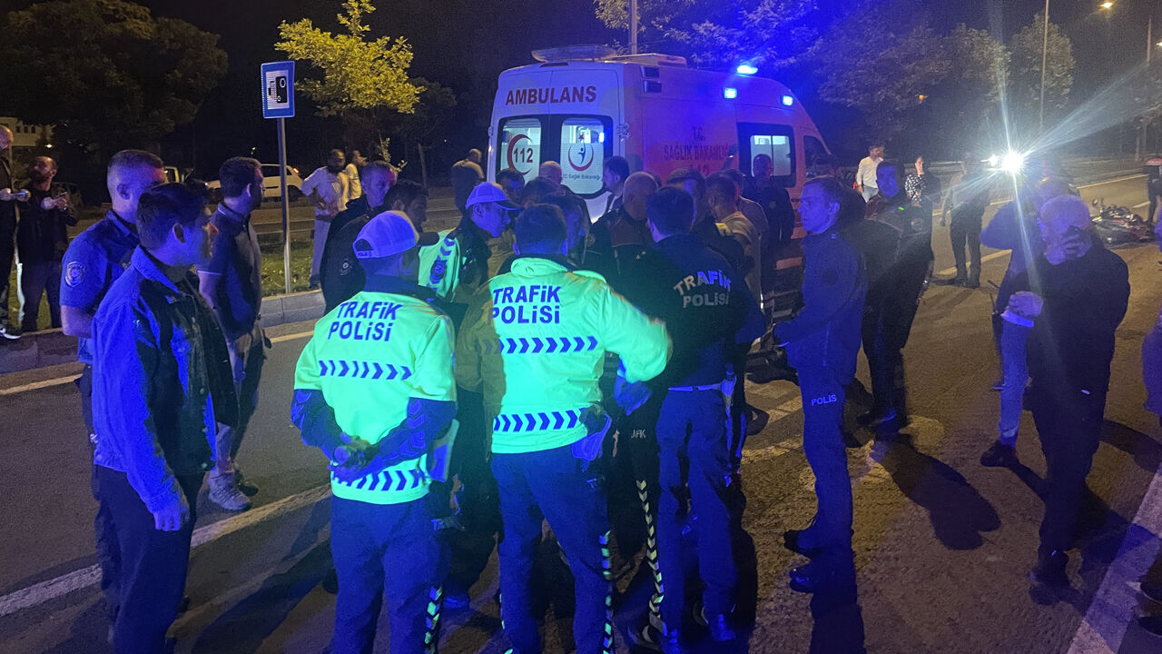 Bolu'da ıslak yolda iki motosiklet devrildi: 4 yunus polisi yaralandı - 1. Resim