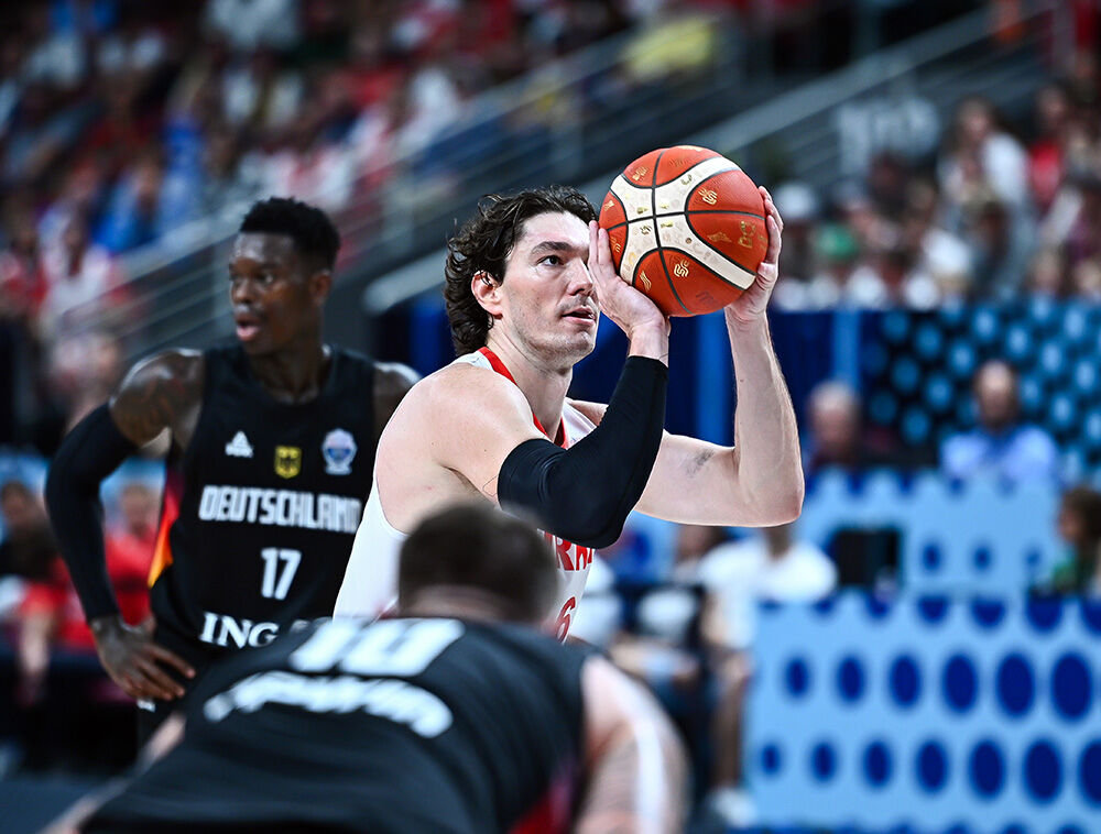 Cedi Osman nerede oynuyor, kaç yaşında, eşi kim? Milli yıldız günün en çok konuşulan ismi oldu - 1. Resim