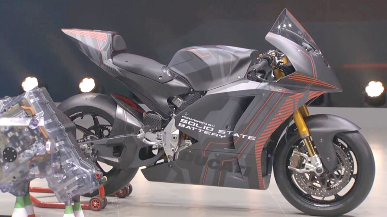 Çinlisinden İngilizine gövde gösterisi! Tasarımlar değil yazılımlar kapıştı - 8. Resim