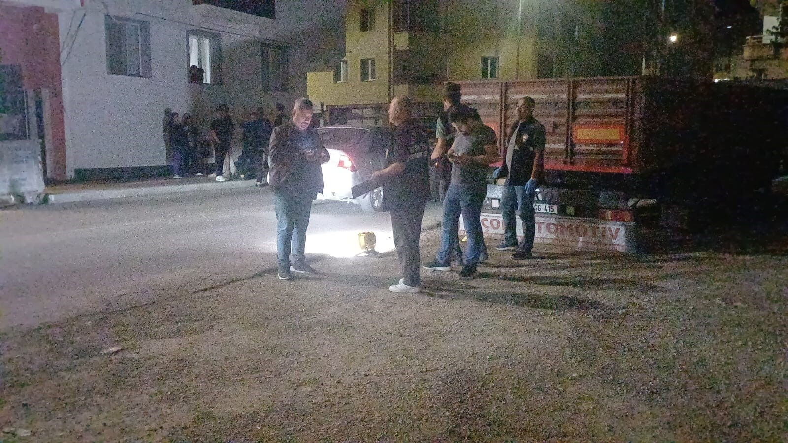 Çorum'u birbirine kattılar! Ekipler her yerde ev kurşunlayan 2 kızı arıyor Çorum'u birbirine kattılar! Ekipler her yerde ev kurşunlayan 2 kızı arıyor - 1. Resim