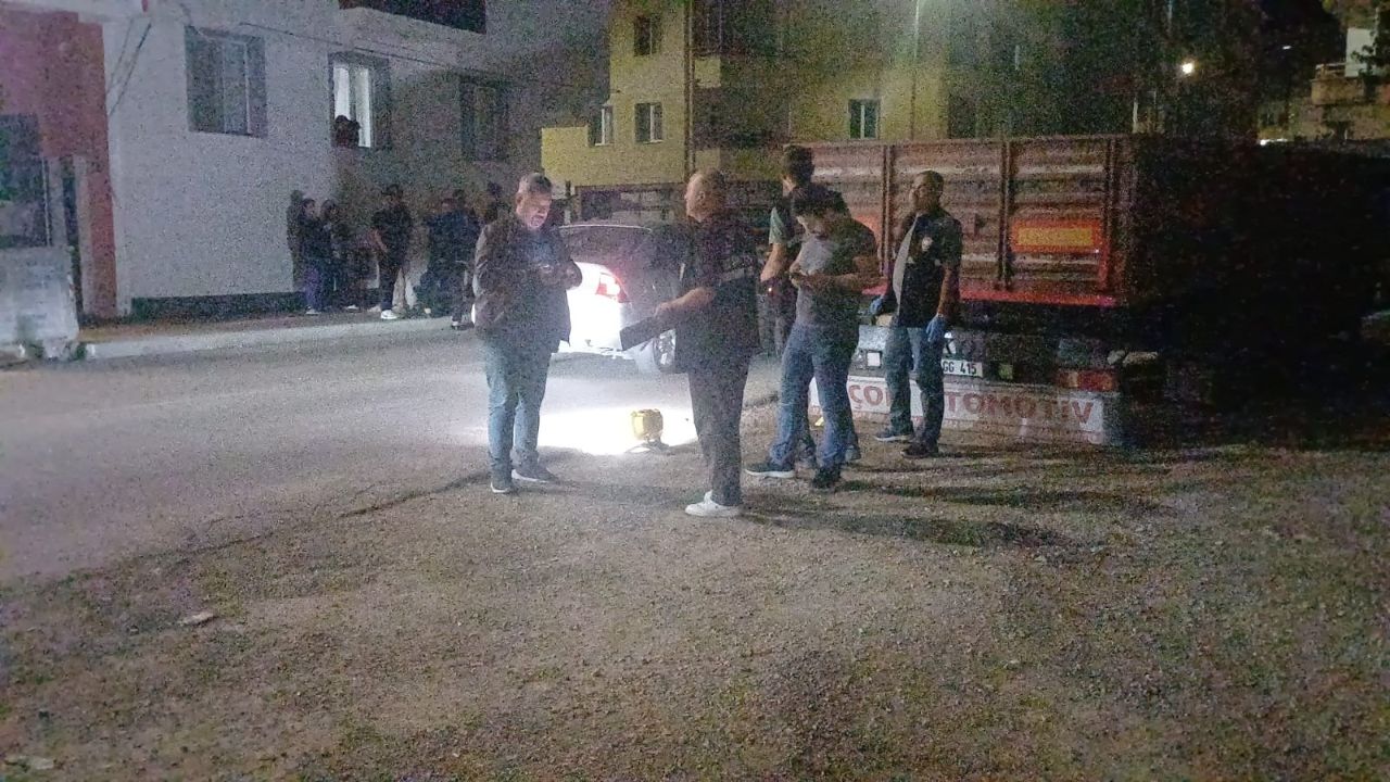 Çorum'u birbirine kattılar! Ekipler her yerde ev kurşunlayan 2 kızı arıyor Çorum'u birbirine kattılar! Ekipler her yerde ev kurşunlayan 2 kızı arıyor
