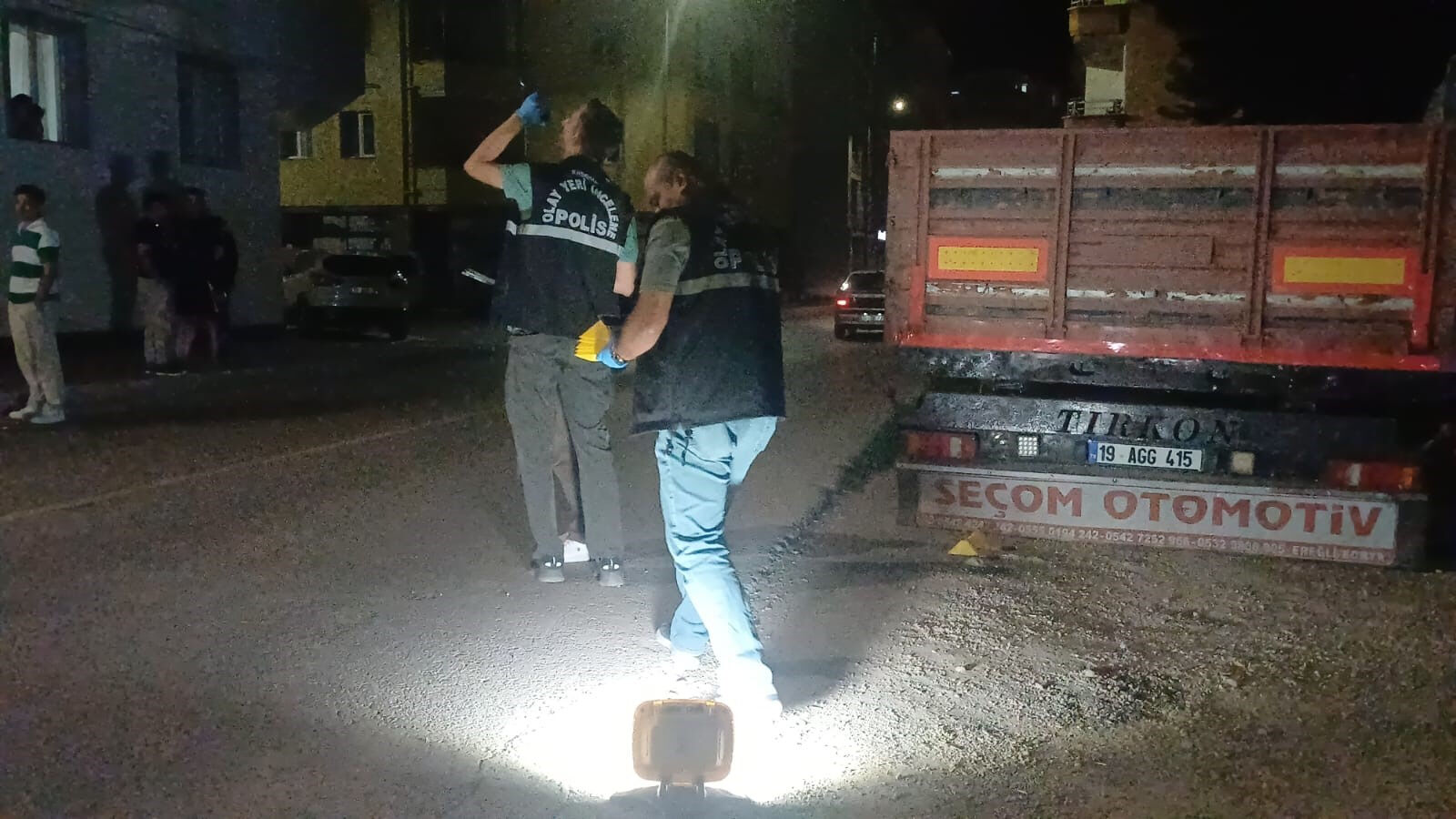 Çorum'u birbirine kattılar! Ekipler her yerde ev kurşunlayan 2 kızı arıyor Çorum'u birbirine kattılar! Ekipler her yerde ev kurşunlayan 2 kızı arıyor - 2. Resim